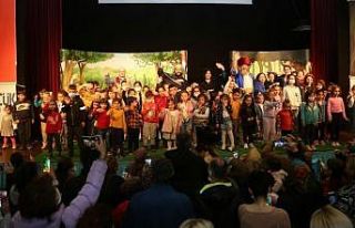 Çocuklar "Keloğlan İş Başında" oyunuyla...