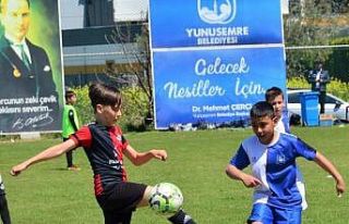 Çocuklar Yunusemre Bahar Futbol Turnuvasında eğlendi