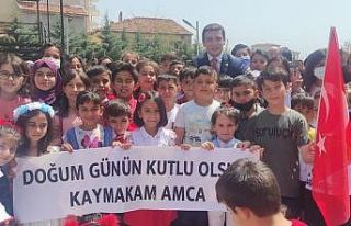 Çocuklardan kaymakama doğum günü sürprizi