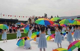 Çocukların gösterisi velilerden tam not aldı