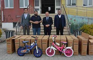 Çocukluk hayallerini çocuklarla gerçekleştirdi