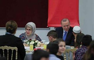 Cumhurbaşkanı Erdoğan çocuklarla iftar yaptı