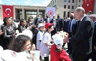 Cumhurbaşkanı Erdoğan, Meclis’te karşılaştığı...