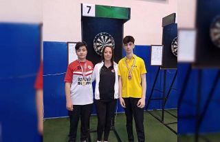 Dart branşında yarışan Bilecikli sporcular Türkiye...
