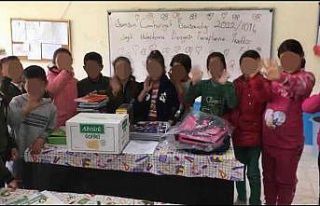 Davalık olduğu taraflarla okula kırtasiye yardımı...