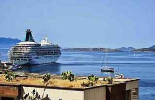 Denizden gelen turist Bodrum’lu esnafın yüzünü...