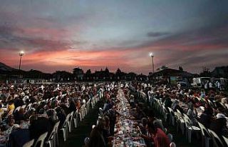 Denizli’de iftar sofraları kurulmaya devam ediyor