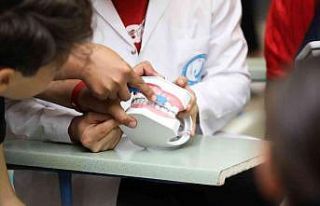 DEÜ, miniklere diş sağlığını öğretiyor