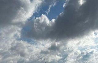 Devrilen tırdan hafif yaralı kurtuldu