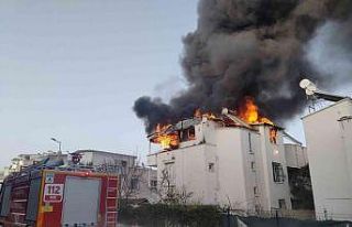 Didim’de iki katlı evin terasında çıkan yangın...