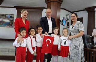 Didimli miniklerden Başkan Atabay’a sürpriz ziyaret