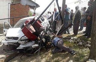 Diyarbakır’da motosiklet ile otomobil çarpıştı:...