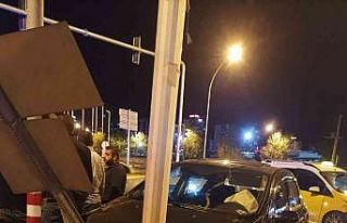 Diyarbakır’da ticari taksi ile otomobil kafa kafaya...