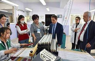 DOSTEK Koleji, Kazakistan’dan gelen ziyaretçilerini...