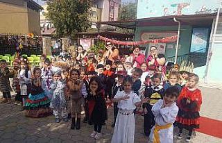 Dünya Çocuklarının Kostümleri Defileyle Sergilendi