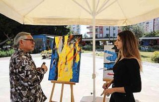 Dünyaca ünlü ressam Mezitli Sanat Çarşısında...