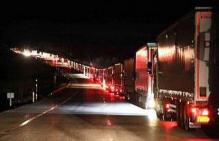 Edirne sınırındaki tır kuyruğunda ‘mülteci’...