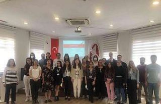 Efeler’de intern hekimlerden sağlıklı panel