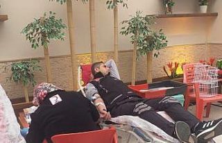 Elazığ Belediyesi personelinden kan bağışına...