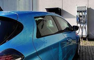 Elektrikli araçlar için hızlı şarj istasyonu...