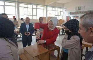 Eline aldığı tornavida ile örnek oldu