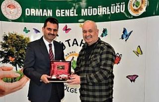 Emekli ormancılara teşekkür plaketi