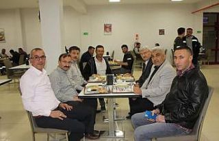 Emet ve Hisarcık’ın belediye başkanları işçilerle...