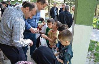 Emet’te çocuklara bayram hediyesi geleneği