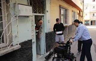 Engelli gence çifte bayram yaştan hediye