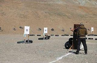 Erzincan polisi poligonda hedefe nişan aldı