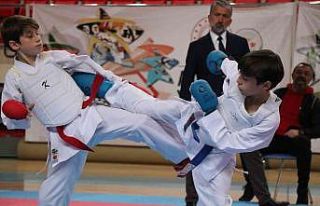 Erzincan’da karate grup müsabakaları başladı