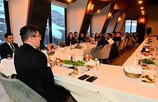 Erzurum Valisi Memiş, sağlık çalışanları ve...