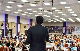 Esenyurt Belediye Başkanı Kemal Deniz Bozkurt eğitimcilerle;...