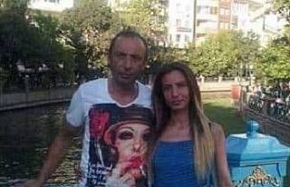 Eşini göğsünden bıçaklayarak ağır yaralayan...