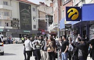 Etkinliği görenler cep telefonlarına sarıldı,...