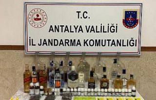 Evinde sahte içki üretirken yakalandı
