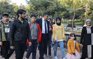 Fadıloğlu, yetimler ve anneleriyle iftarda buluştu