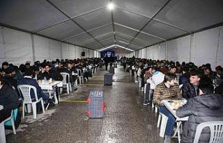 Farklı ülkeden binlerce öğrenci orucunu aynı...