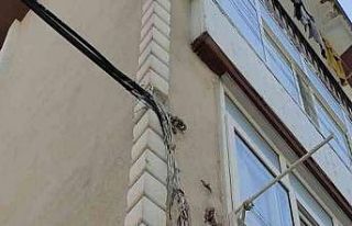 Fatih’te binaya giren hırsız cep telefonlarını...