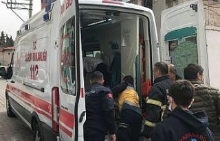 Fırtına evin çatısını yerinden söktü: 1 yaralı