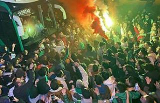 Frutti Extra Bursaspor’a taraftarından muhteşem...