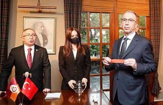 Galatasaray’da başkan adayları renk seçimi yapıldı