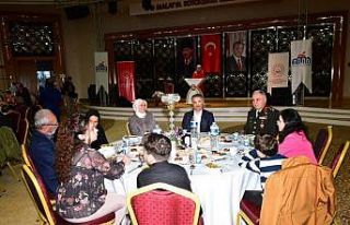 Gazi ve şehit aileleri iftar yemeğinde bir araya...