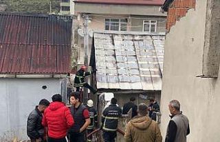 Gecekonduda çıkan yangın korkuttu