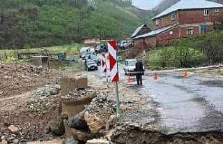 Giresun’da dere taştı: Yağlıdere-Alucra Karayolu...