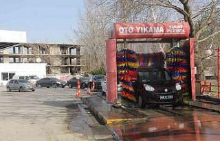 Gökten çamur yağdı oto yıkamacılarda kuyruk...
