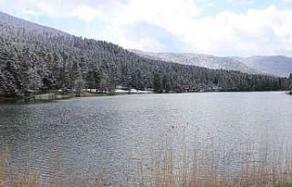 Gölcük Tabiat Parkı beyaz örtüyle kaplandı