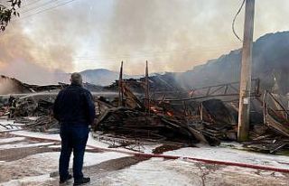 Gözü önünde yanarak kül olan fabrikasını böyle...