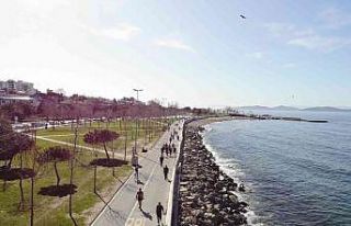 Güneşli havayı fırsat bilen İstanbullular Caddebostan...