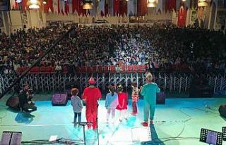 Hacivat Karagöz Orta Oyununa çocuklardan yoğun...